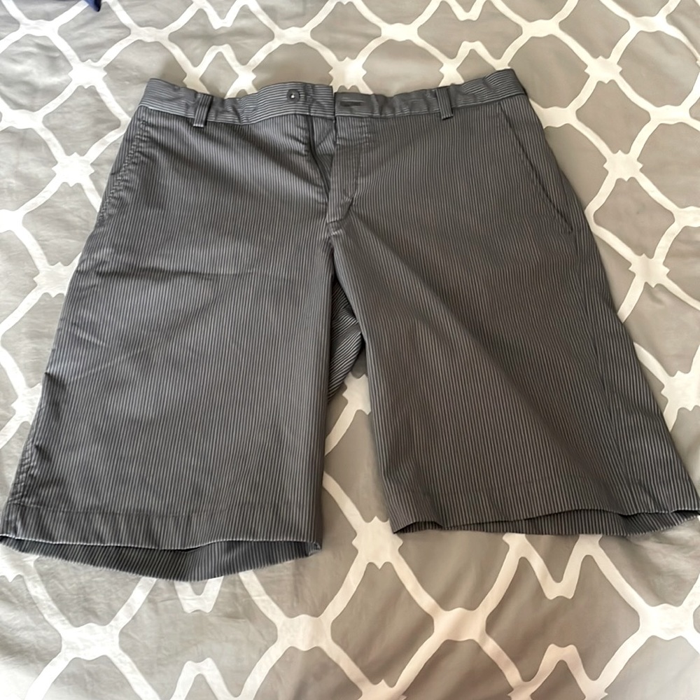 Mens large (size 33) Nike golf shorts